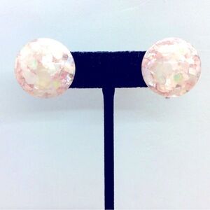 3/$30 VINTAGE MCM CONFETTI LUCITE SCREWBACK EARRING PINK WHITE BUTTON 50S 60S